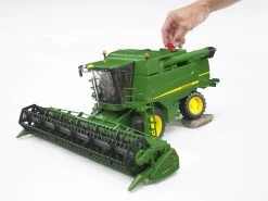 BRUDER 02132 - John Deere Mähdrescher T670i -Spielwarenladen bruder 02132